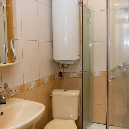 Beautiful 1bd Near The Centre Of *
