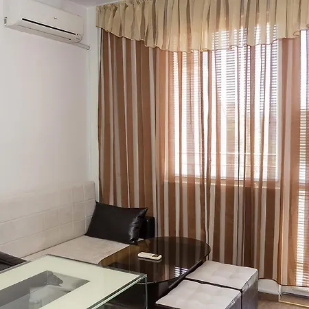 Beautiful 1bd Near The Centre Of Апартамент